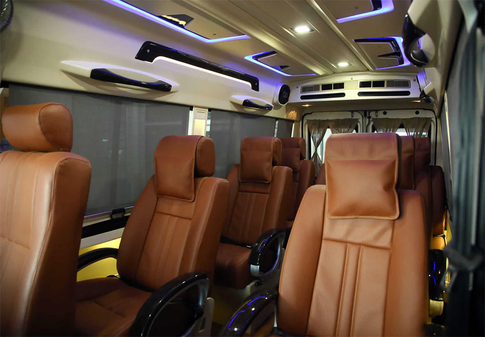 tempo travaller in udaipur